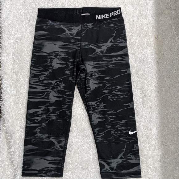 Nike Pants - Nike Dri-FIT Capri Leggings